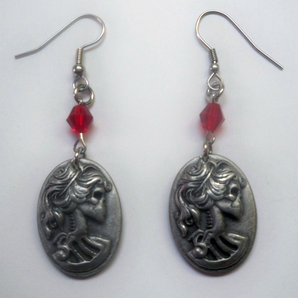 Pewter Cameo Earrings - Click Image to Close