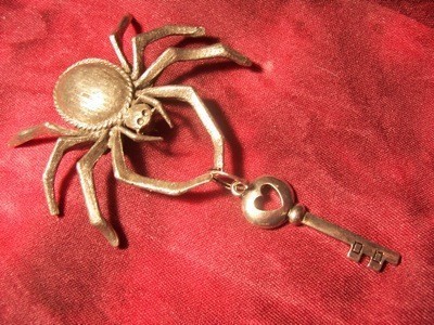Spider Brooch w Heart Key by Raven