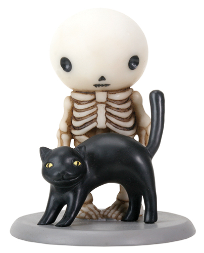 Lucky Sees a Black Cat Skellies Figurine - Click Image to Close