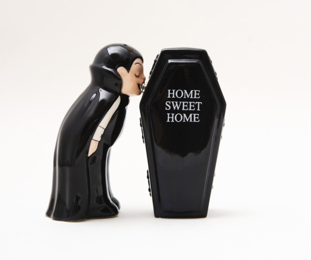 Vampire Home Sweet Home Magnetic Salt & Pepper Shakers - Click Image to Close