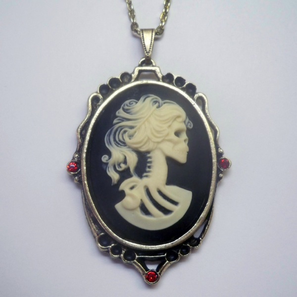 Large Lolita Cameo Gold Necklace